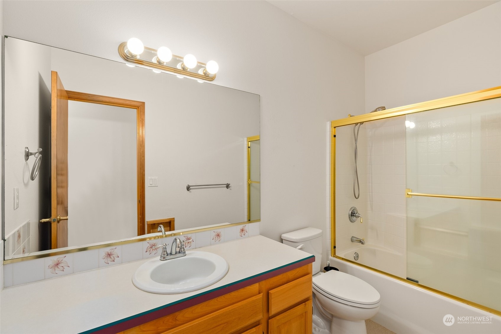4432 Cooper Point Road Northwest Olympia, WA 98502 - Photo 17 of 37 Gallery Image 17