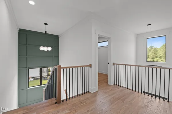 en empty room with windows and ceiling fan