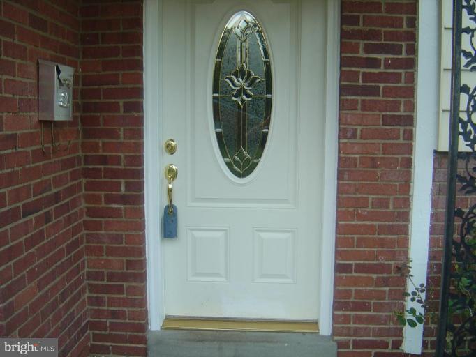 7308 Chatham Street Springfield, VA 22151 - Photo 5 of 12 Entrance / Foyer