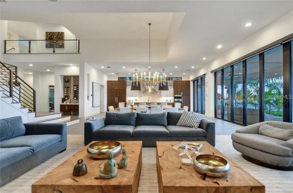 588 Riviera Drive Tampa, FL 33606 - Photo 12 of 26