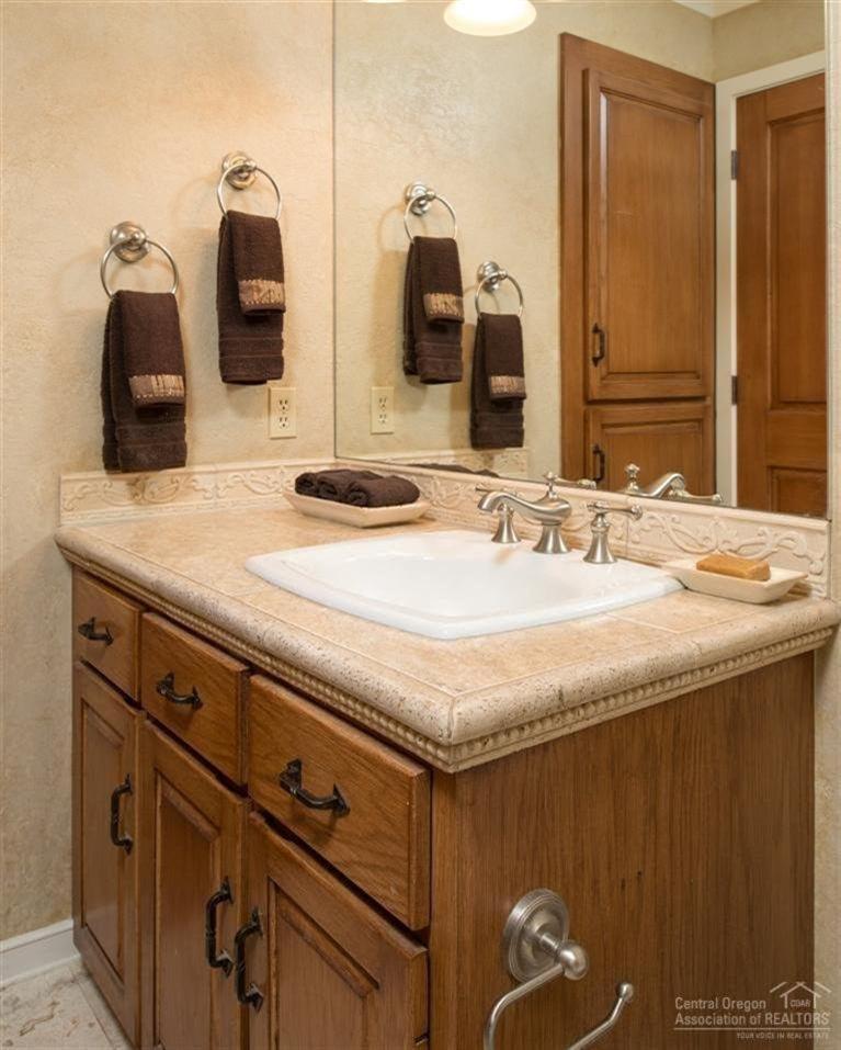 8 North Course Lane Sunriver, OR 97707 - Photo 17 of 24 A guest bathroom with storage closet.