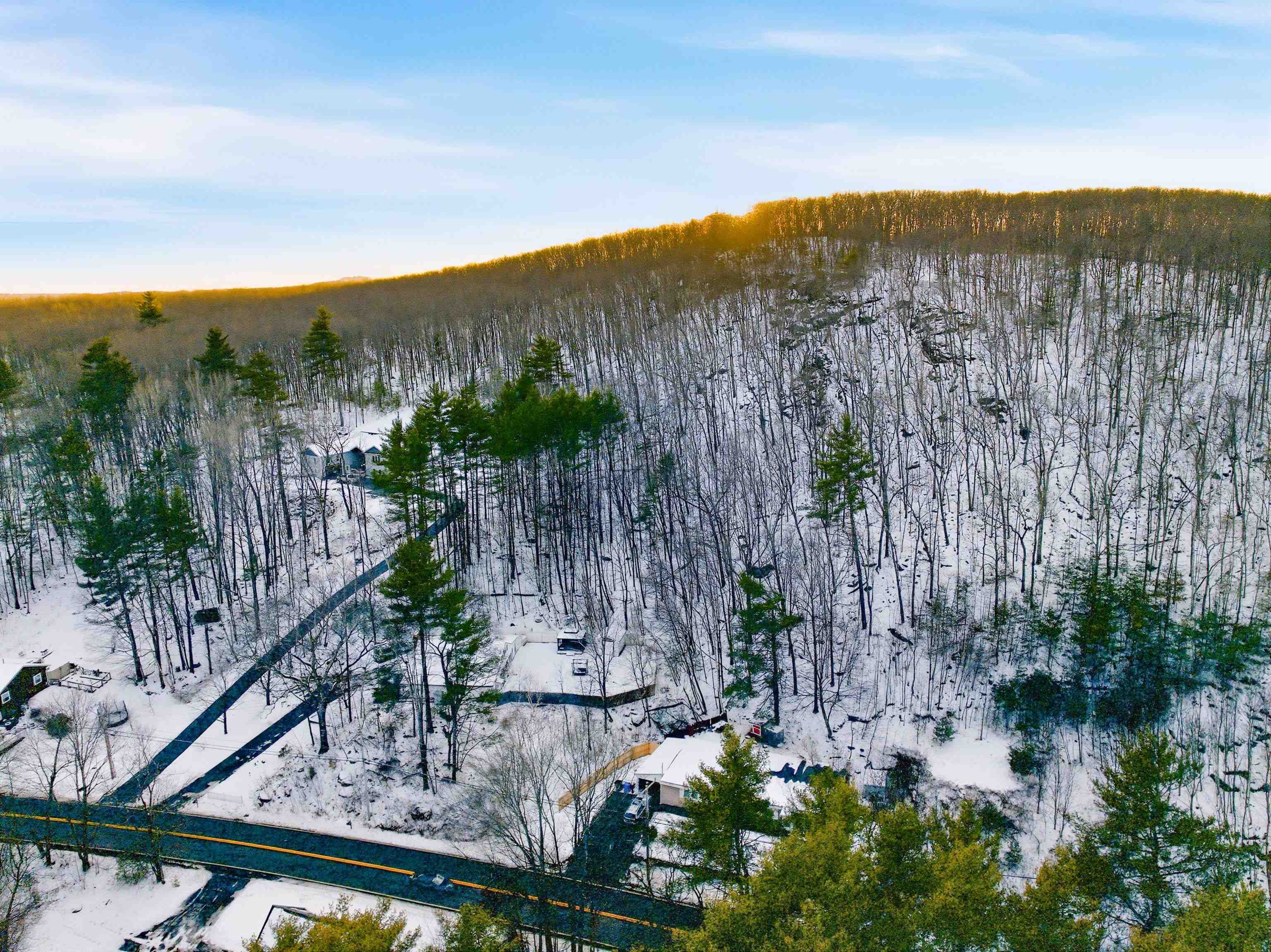 77 Straw Road Manchester, NH 03102 - Photo 11 of 57