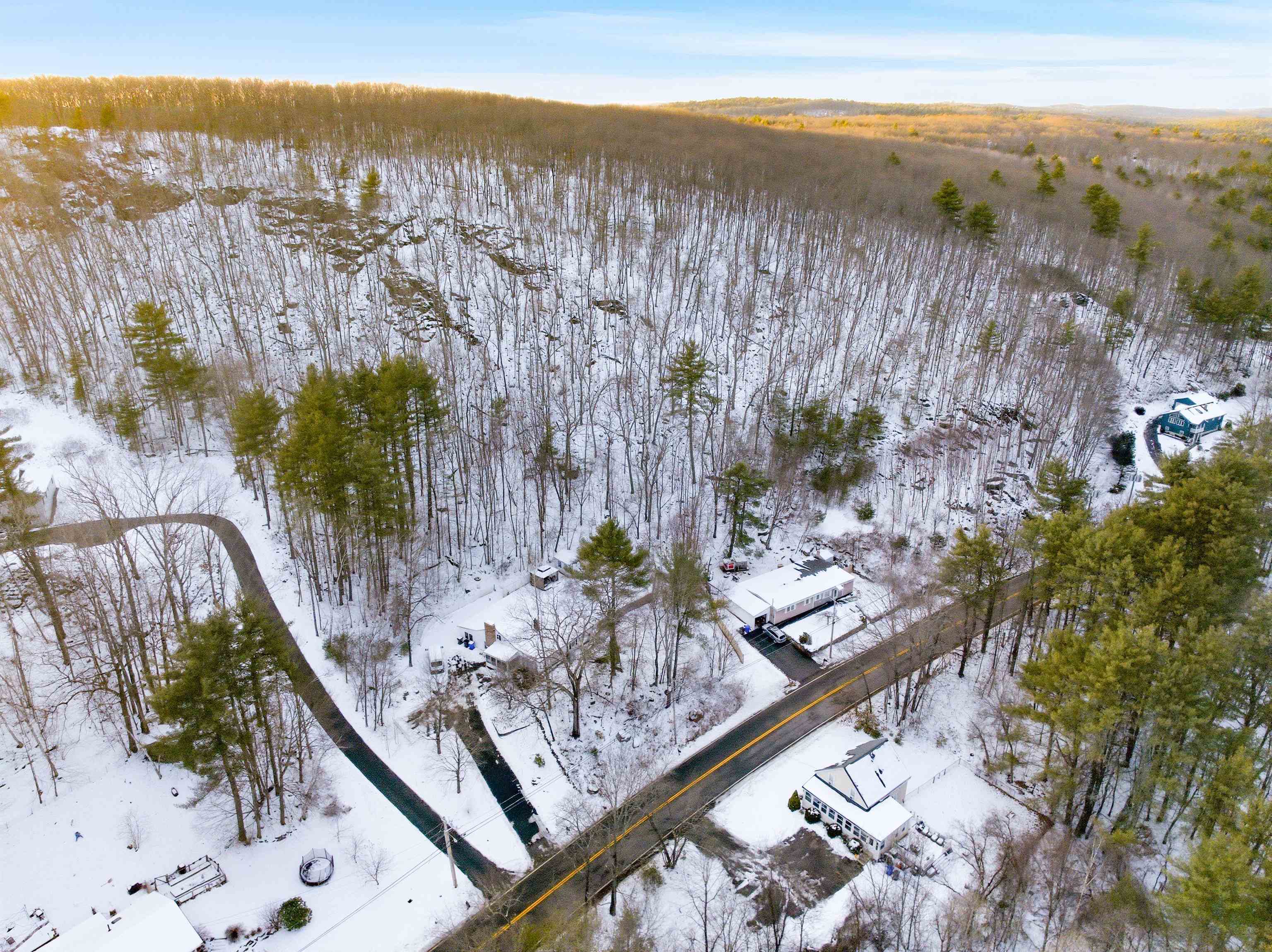 77 Straw Road Manchester, NH 03102 - Photo 19 of 57