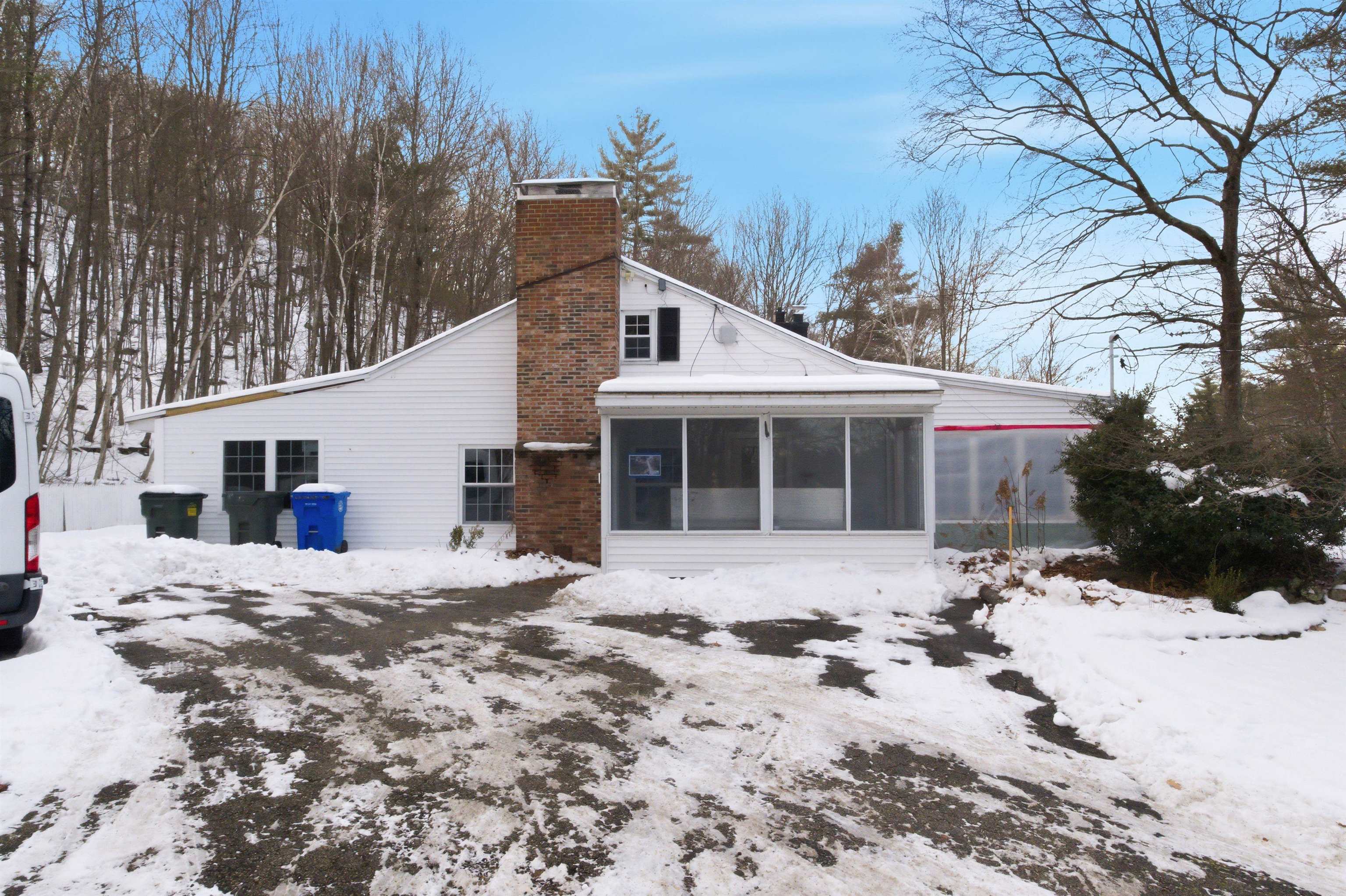 77 Straw Road Manchester, NH 03102 - Photo 2 of 57