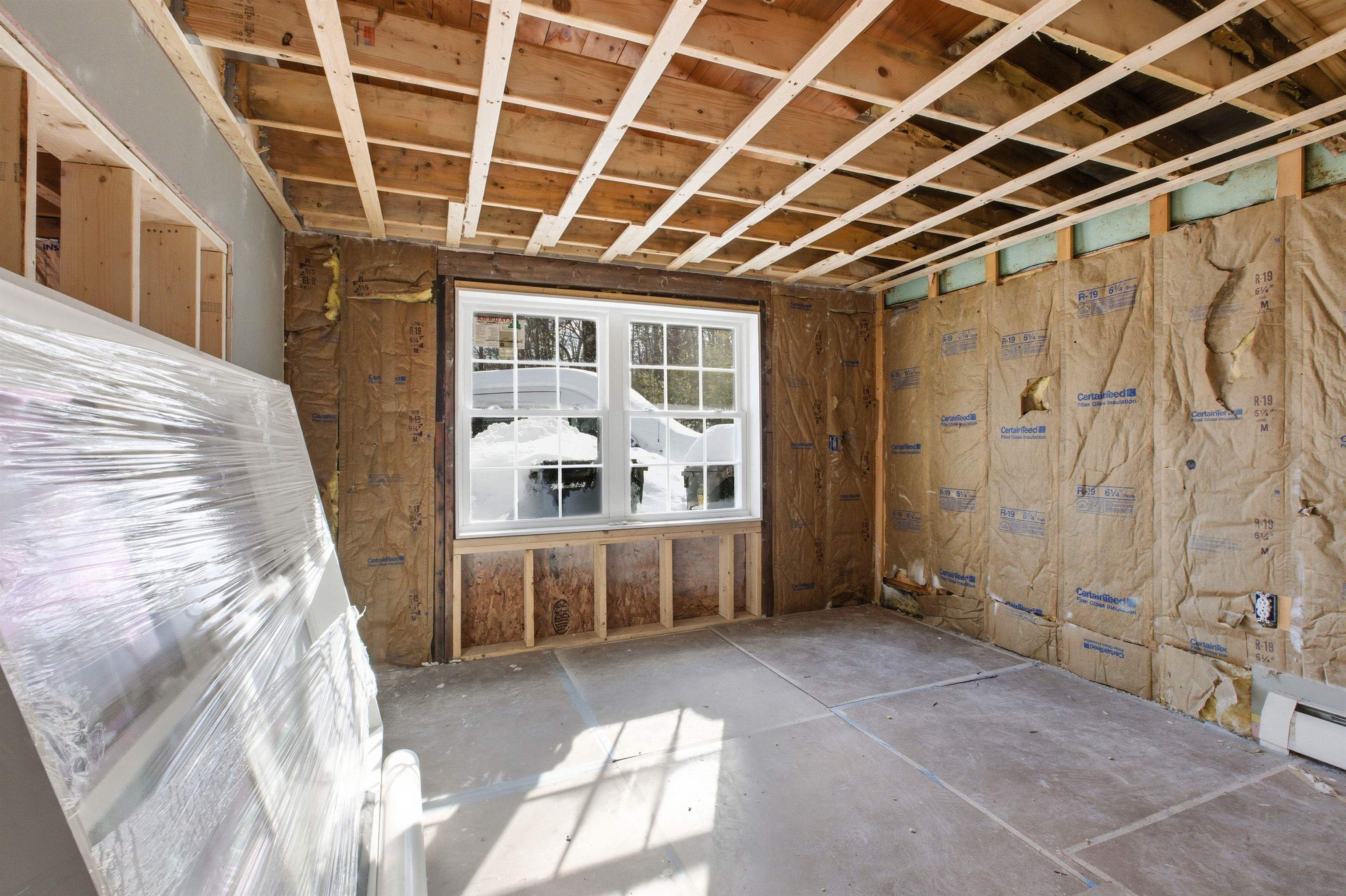 77 Straw Road Manchester, NH 03102 - Photo 34 of 57