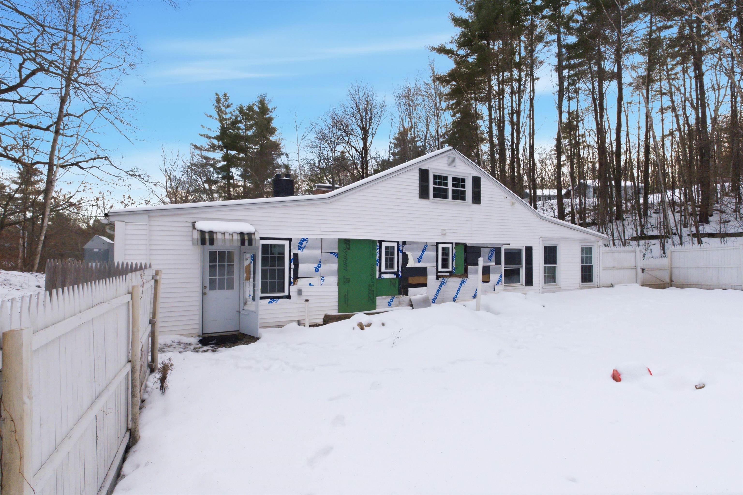 77 Straw Road Manchester, NH 03102 - Photo 4 of 57