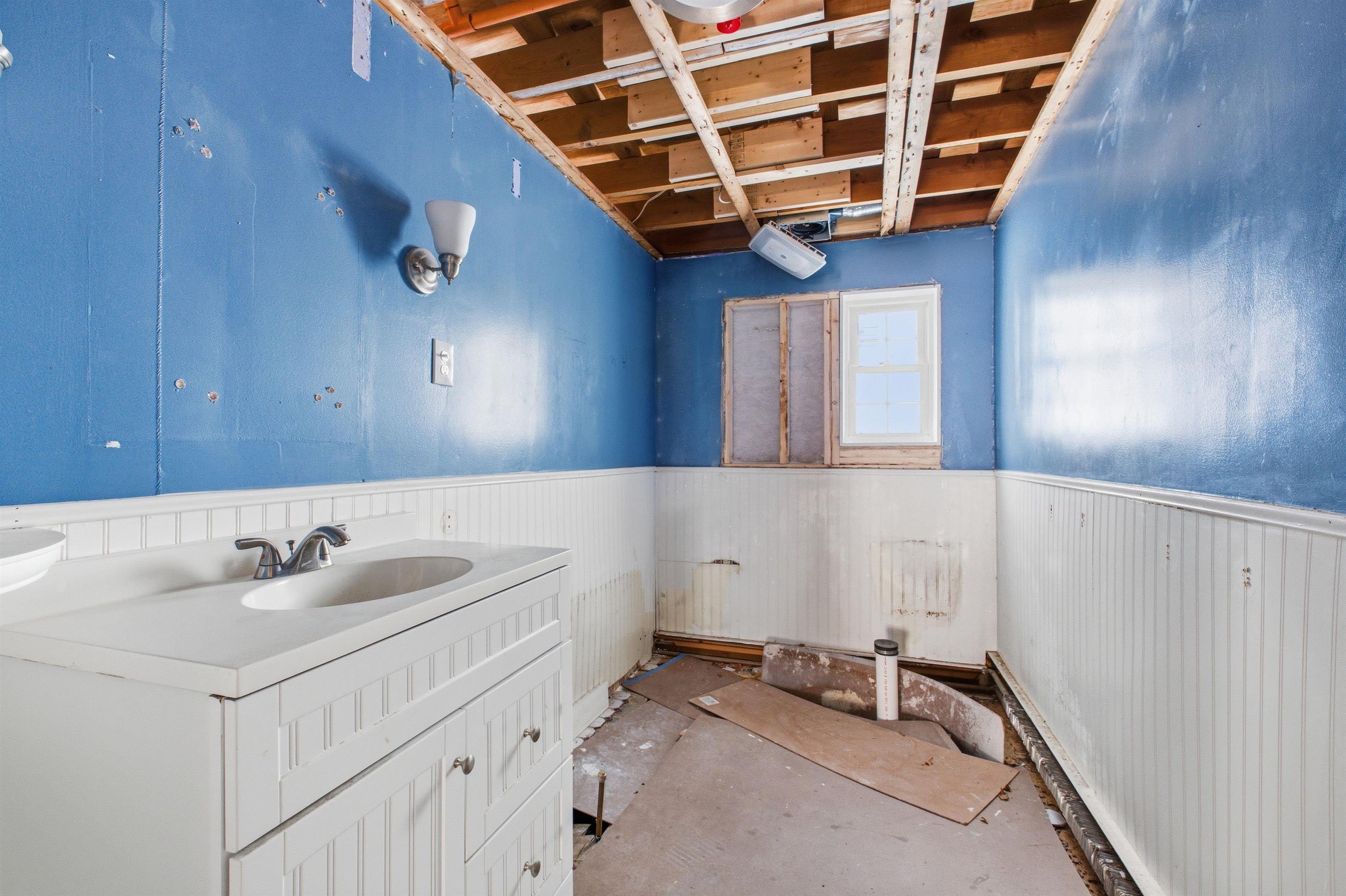 77 Straw Road Manchester, NH 03102 - Photo 55 of 57