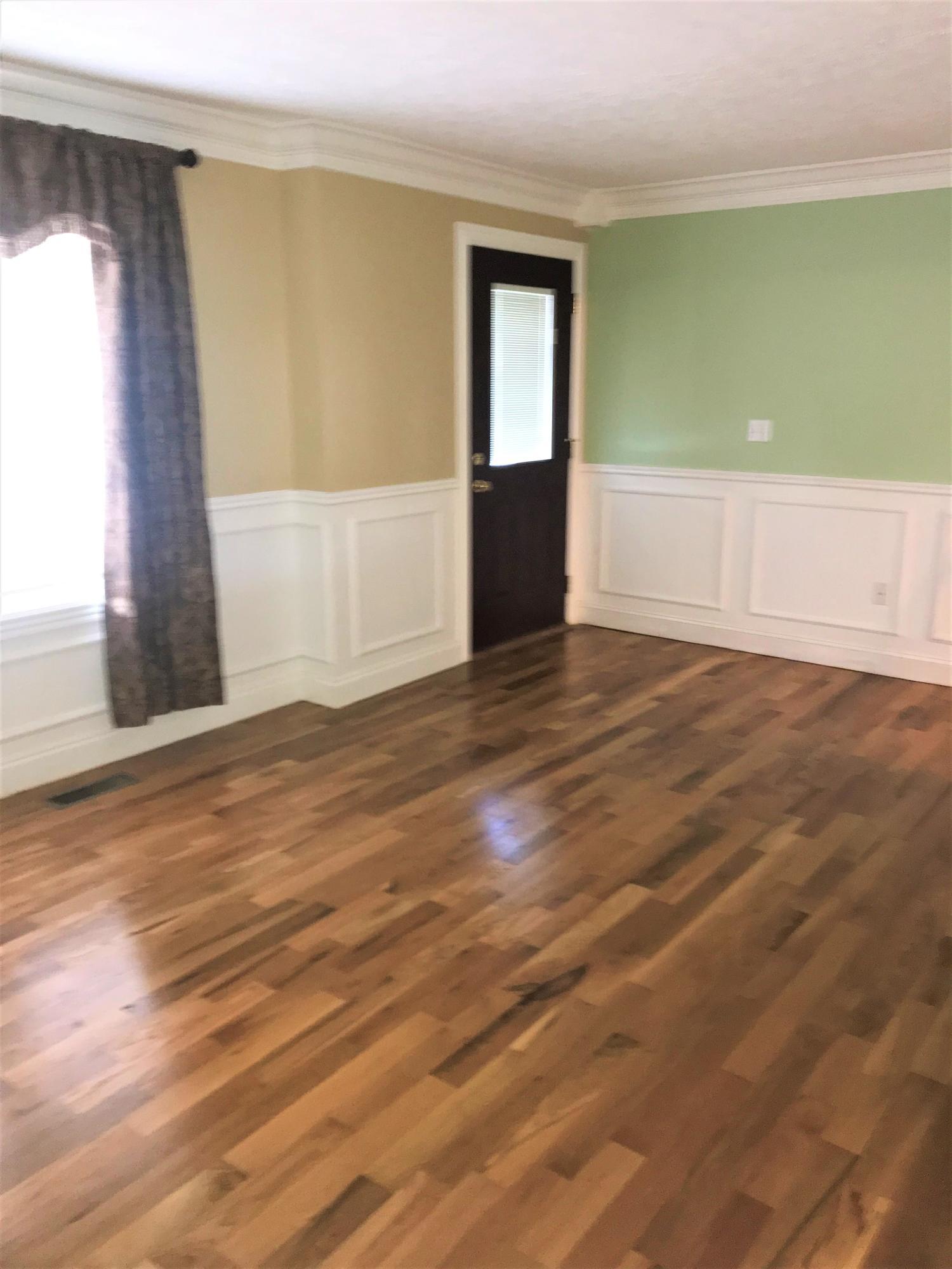 875 West Bourbon Road Somerset, KY 42503 - Photo 4 of 60 Wainscotting