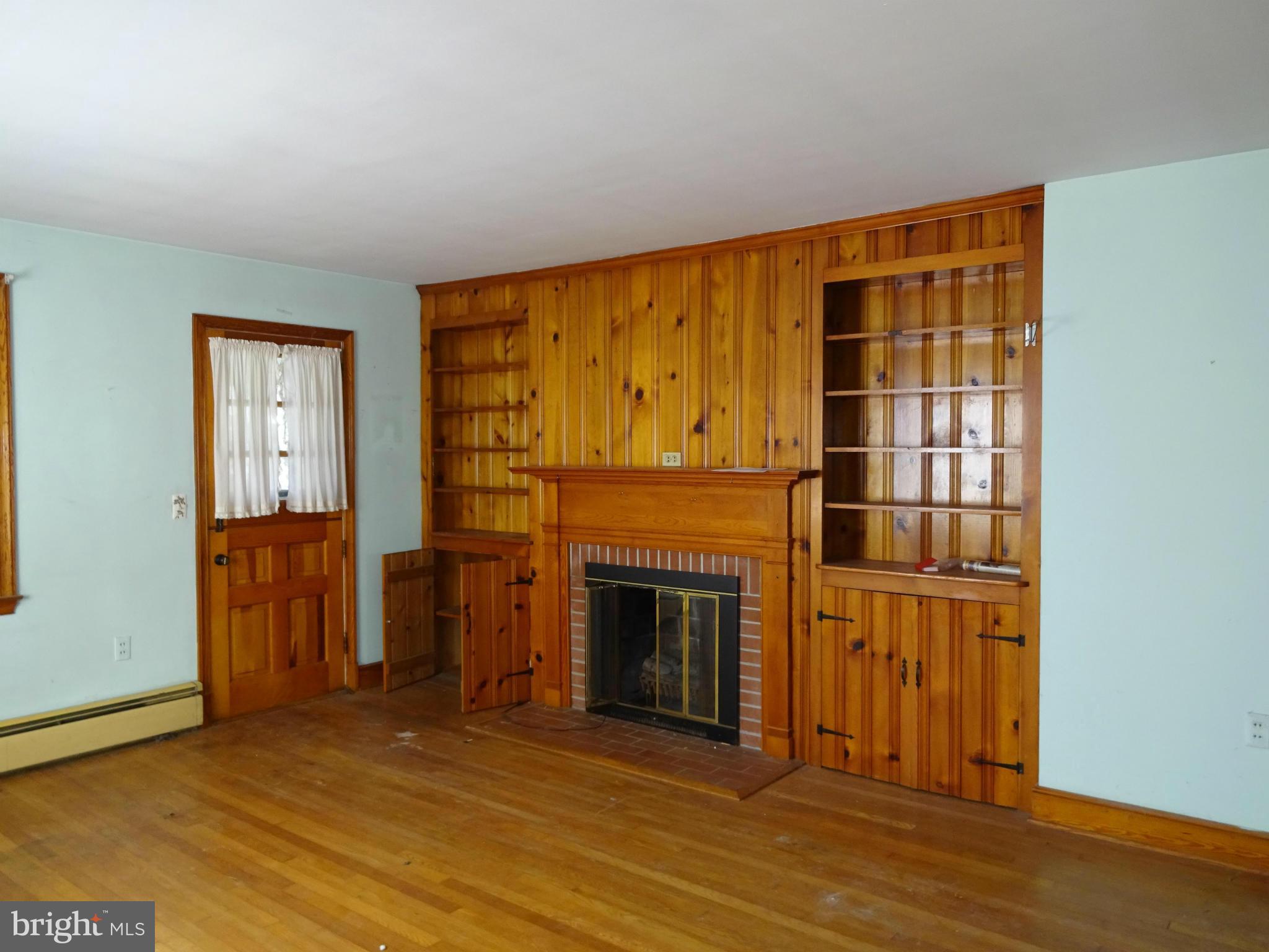209 Crusader Road Cambridge, MD 21613 - Photo 4 of 30 Living Room