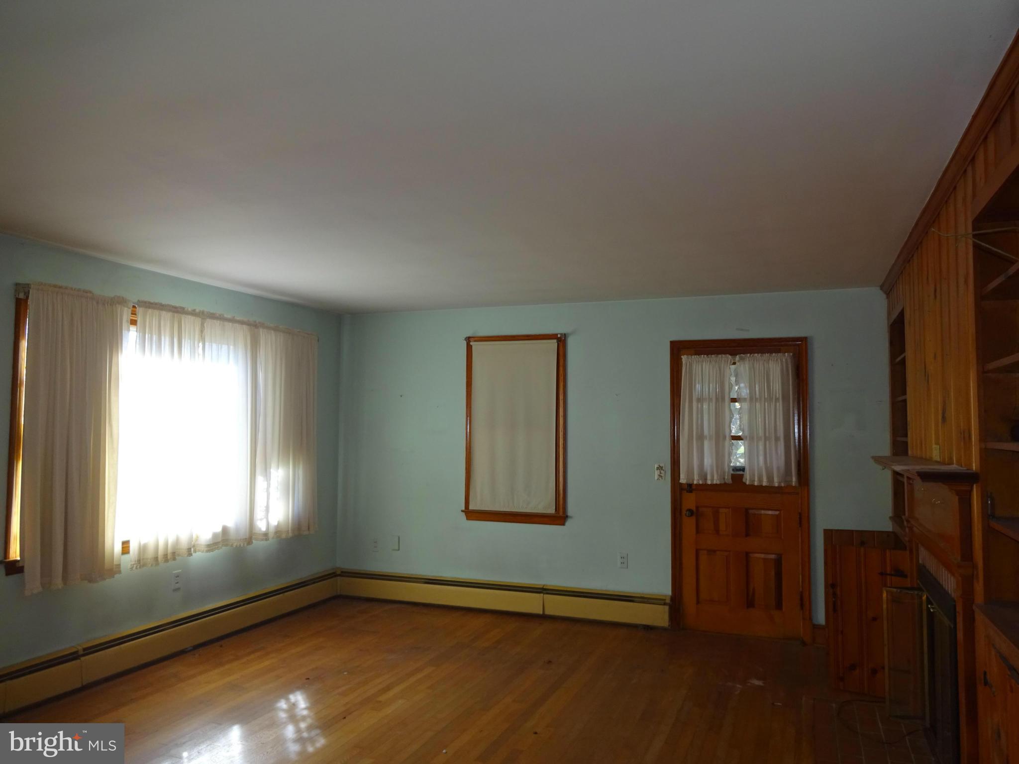 209 Crusader Road Cambridge, MD 21613 - Photo 6 of 30 Living Room