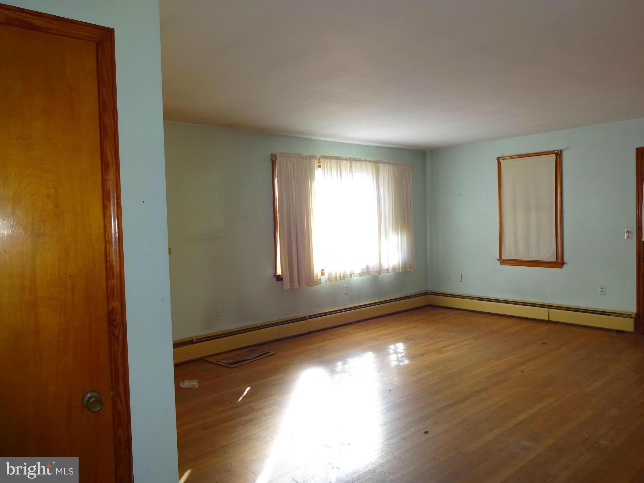 209 Crusader Road Cambridge, MD 21613 - Photo 7 of 30 Living Room