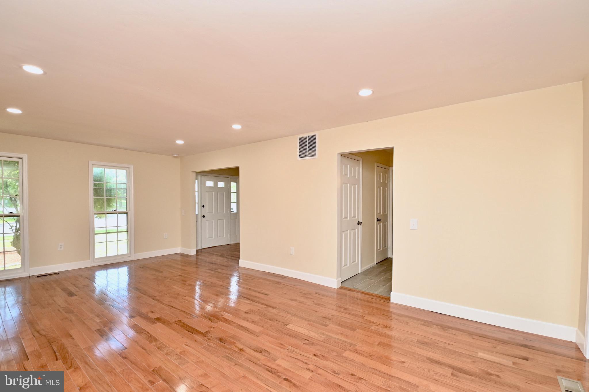 10110 Snowden Road Laurel, MD 20708 - Photo 8 of 56 Living room - 3rd view