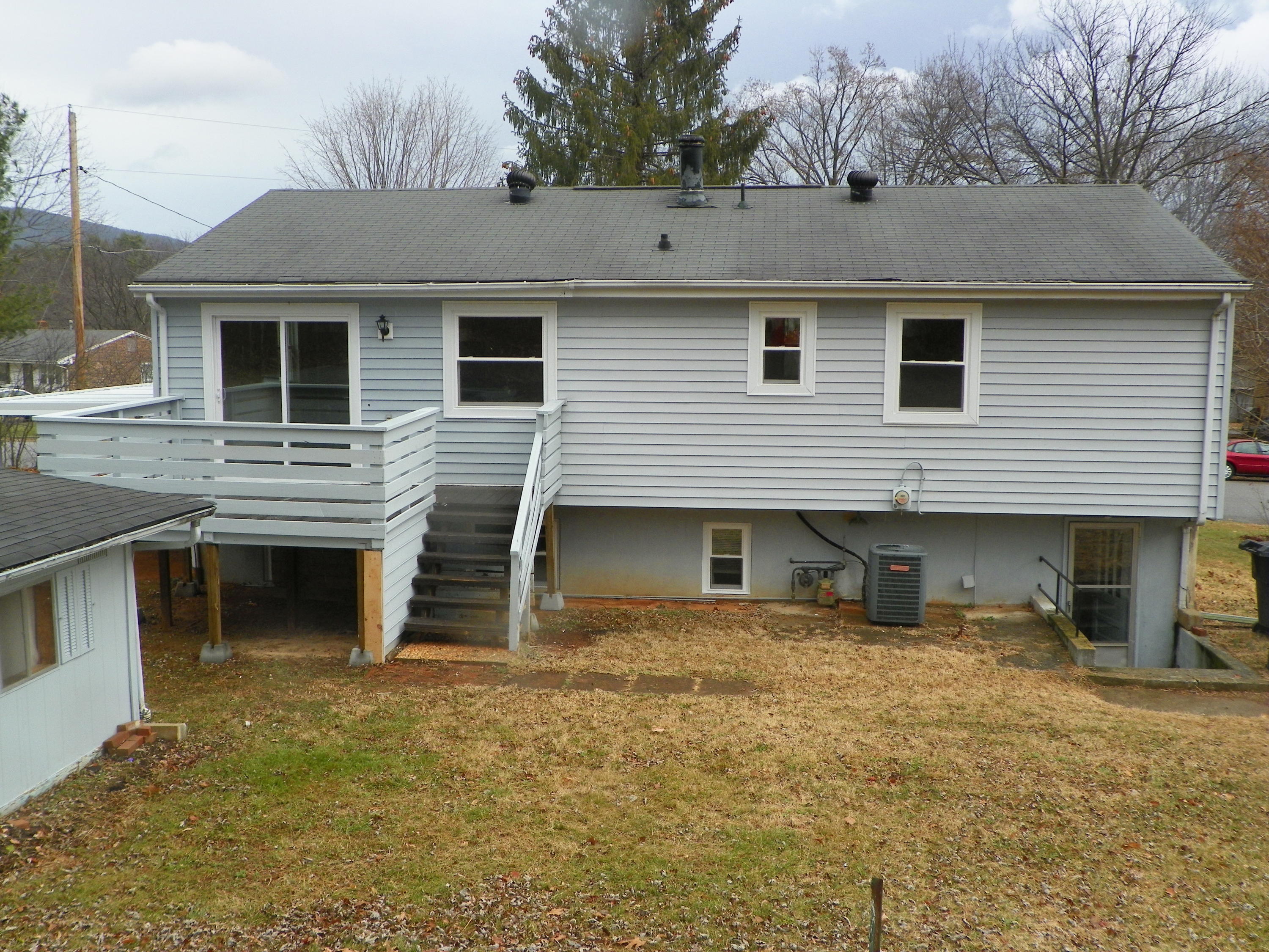 2734 Fernlawn Road Salem, VA 24153 - Photo 26 of 27 100_3450