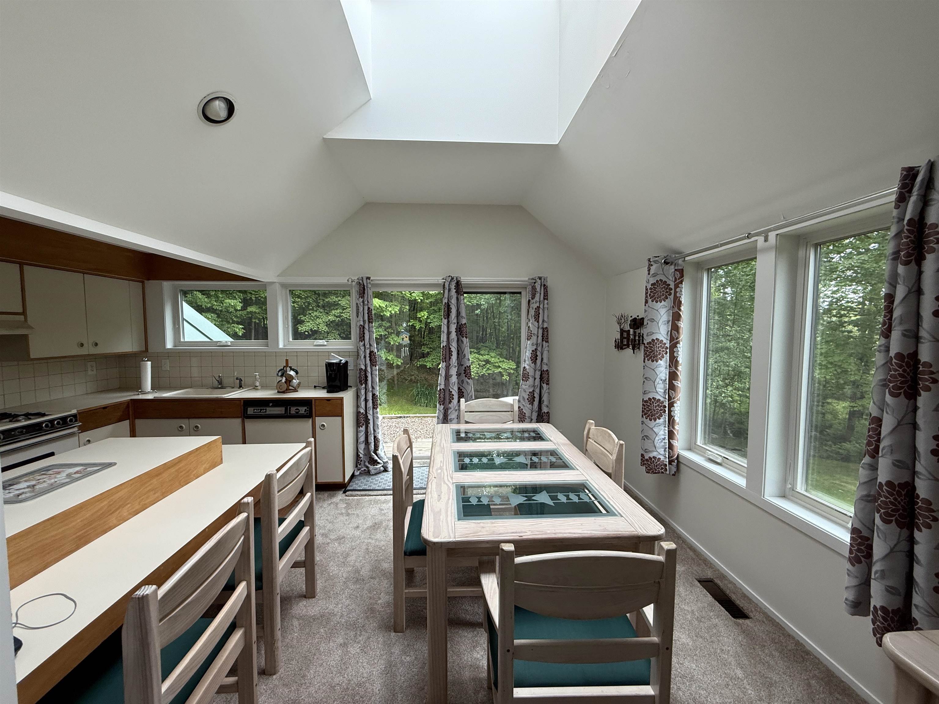 93 Senor Road Warren, VT 05674 - Photo 8 of 51