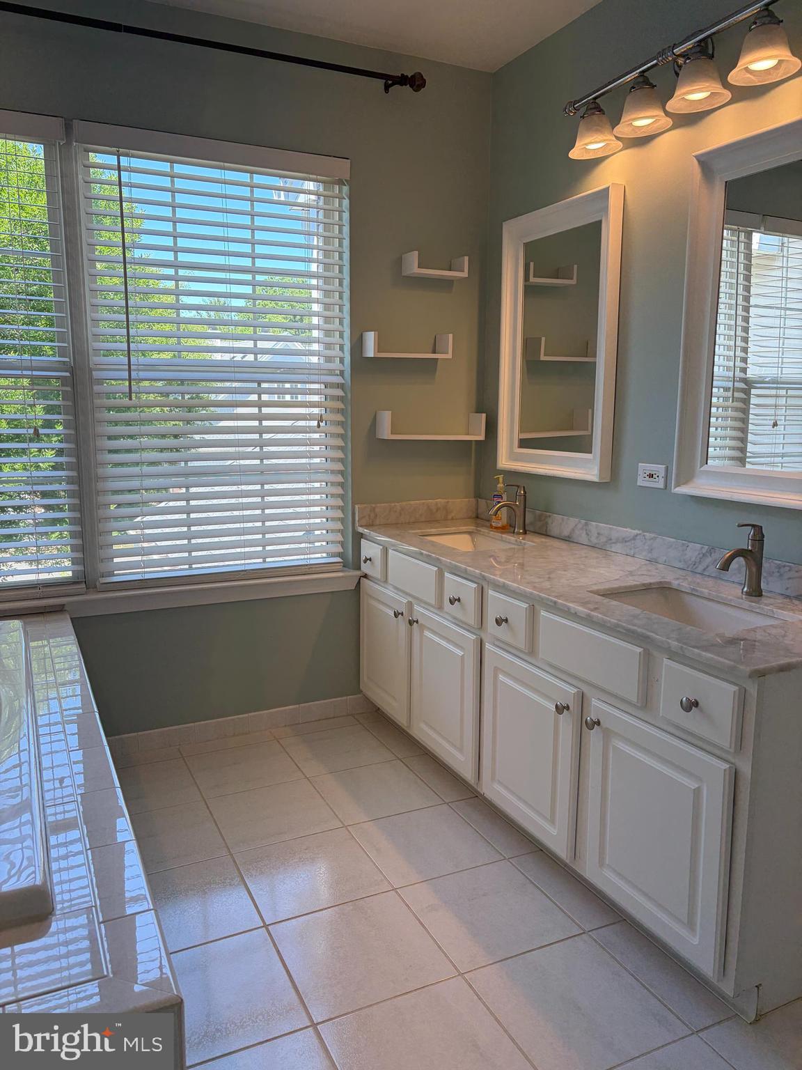 139 Coburn Road Pennington, NJ 08534 - Photo 19 of 24 Primary bath