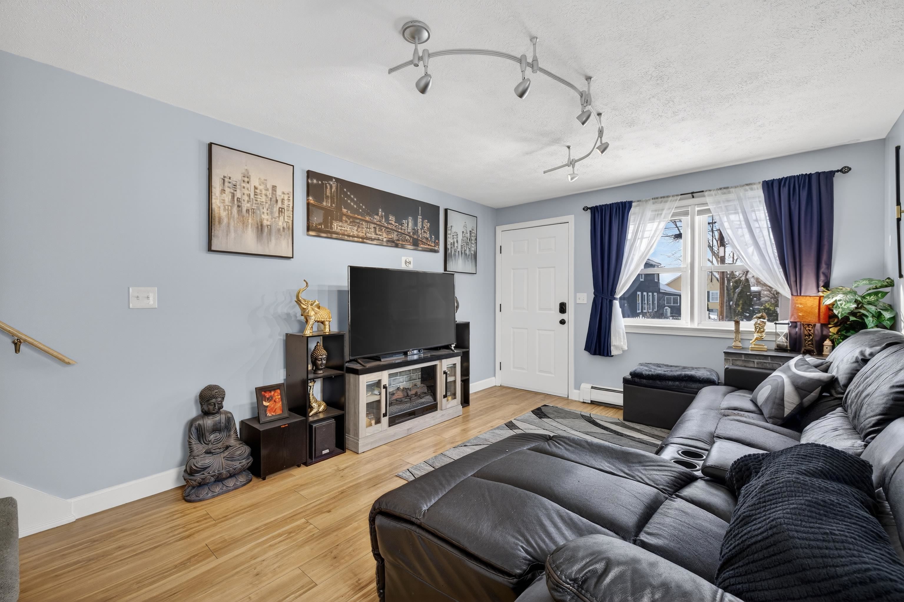 65 Taylor Street Manchester, NH 03103 - Photo 7 of 36