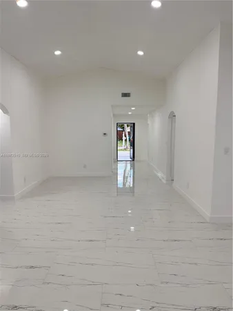 $3,800 | 15921 Southwest 82nd Street, Miami, FL 33193
