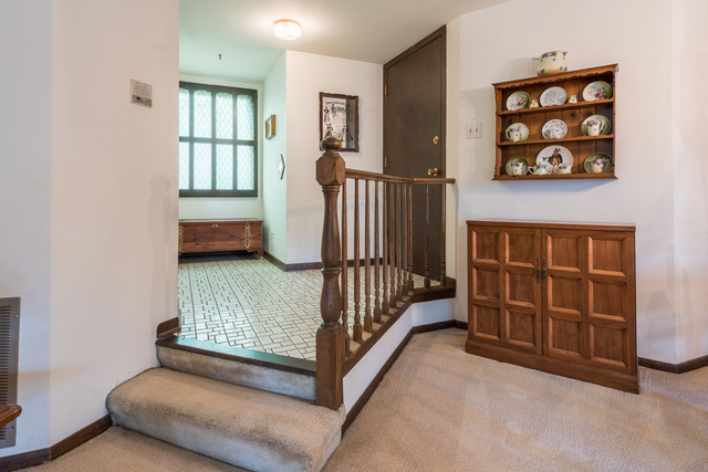 1471 Haverhill Drive, Unit B Wheaton, IL 60189 - Photo 13 of 25 a view of livingroom with furniture and window
