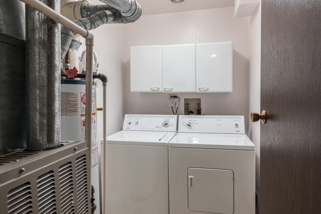 1471 Haverhill Drive, Unit B Wheaton, IL 60189 - Photo 20 of 25 a utility room with dryer and washer