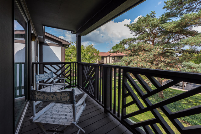 1471 Haverhill Drive, Unit B Wheaton, IL 60189 - Photo 21 of 25 a view of a balcony with furniture