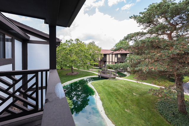 1471 Haverhill Drive, Unit B Wheaton, IL 60189 - Photo 22 of 25 a view of swimming pool from a balcony