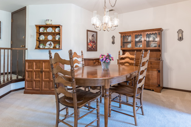 1471 Haverhill Drive, Unit B Wheaton, IL 60189 - Photo 6 of 25 a view of a dining room with furniture and chandelier