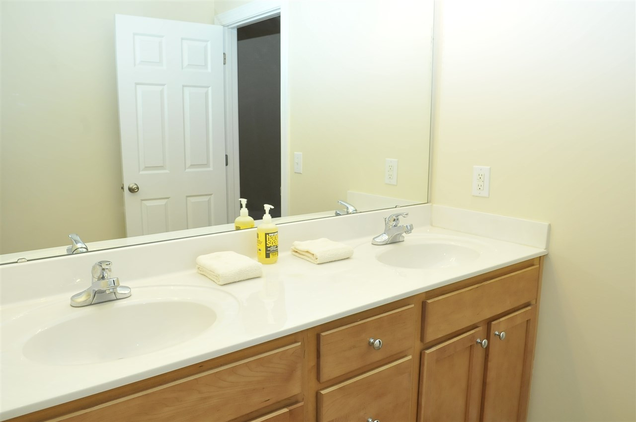 10571 Evergreen Spring Place Raleigh, NC 27614 - Photo 10 of 19 Master Bathroom