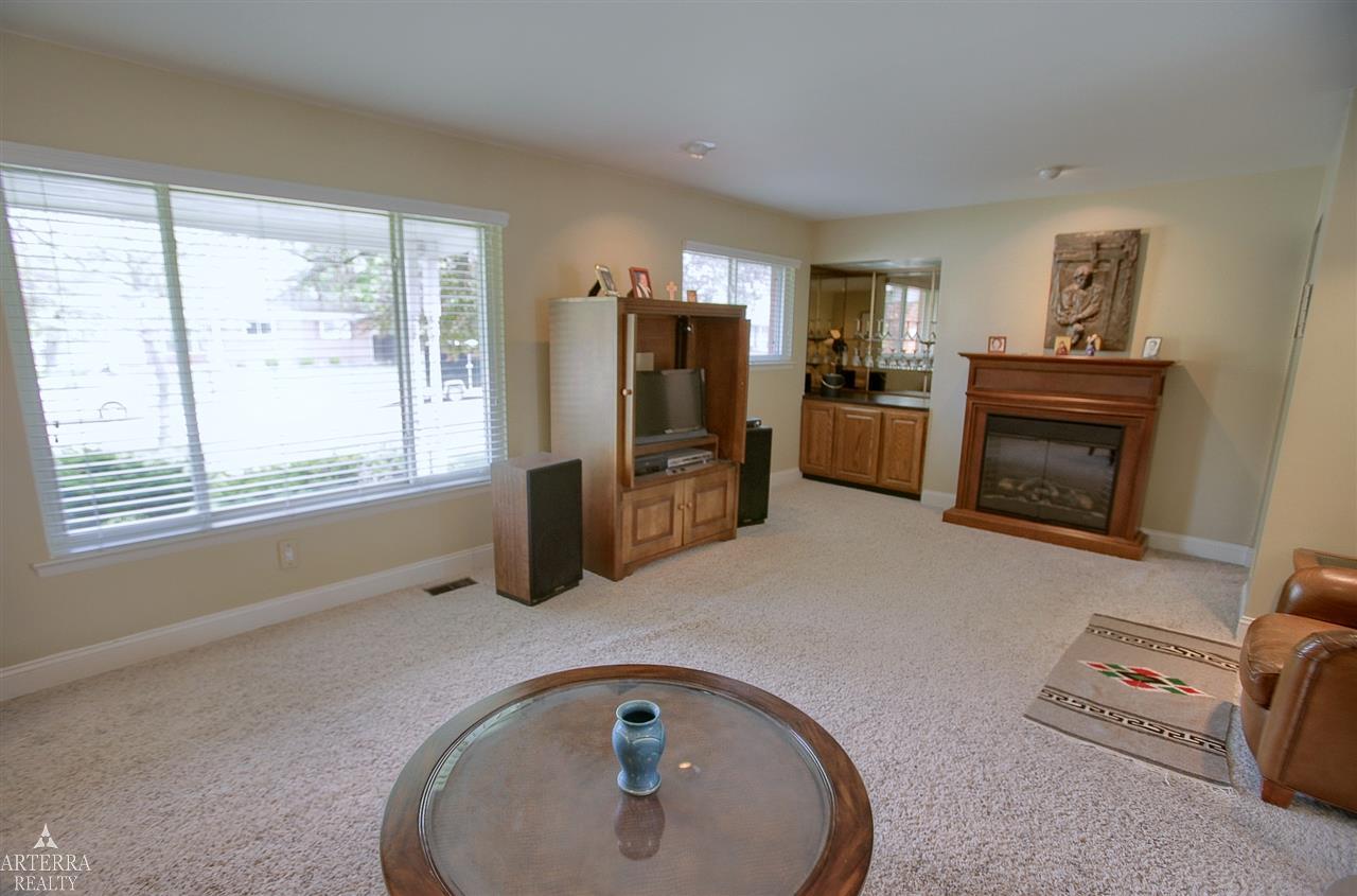 2479 Milverton Road Troy, MI 48083 - Photo 6 of 32 31319619-5.JPG