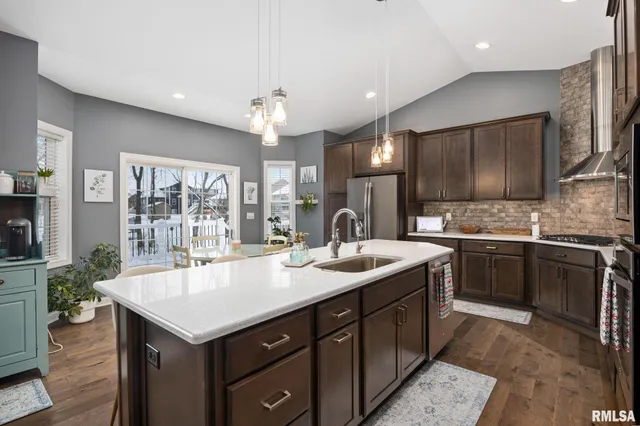 $552,000 | 102 Joseph Court, Washington, IL 61571