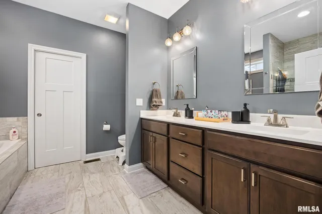 $552,000 | 102 Joseph Court, Washington, IL 61571