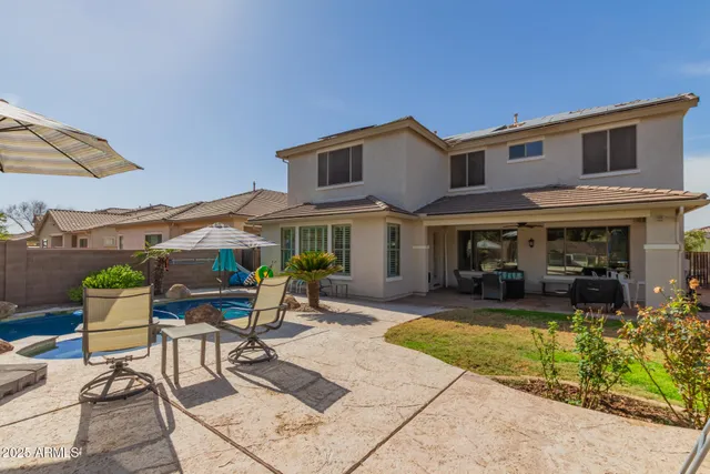 a view of a dinning table and chairs in patio