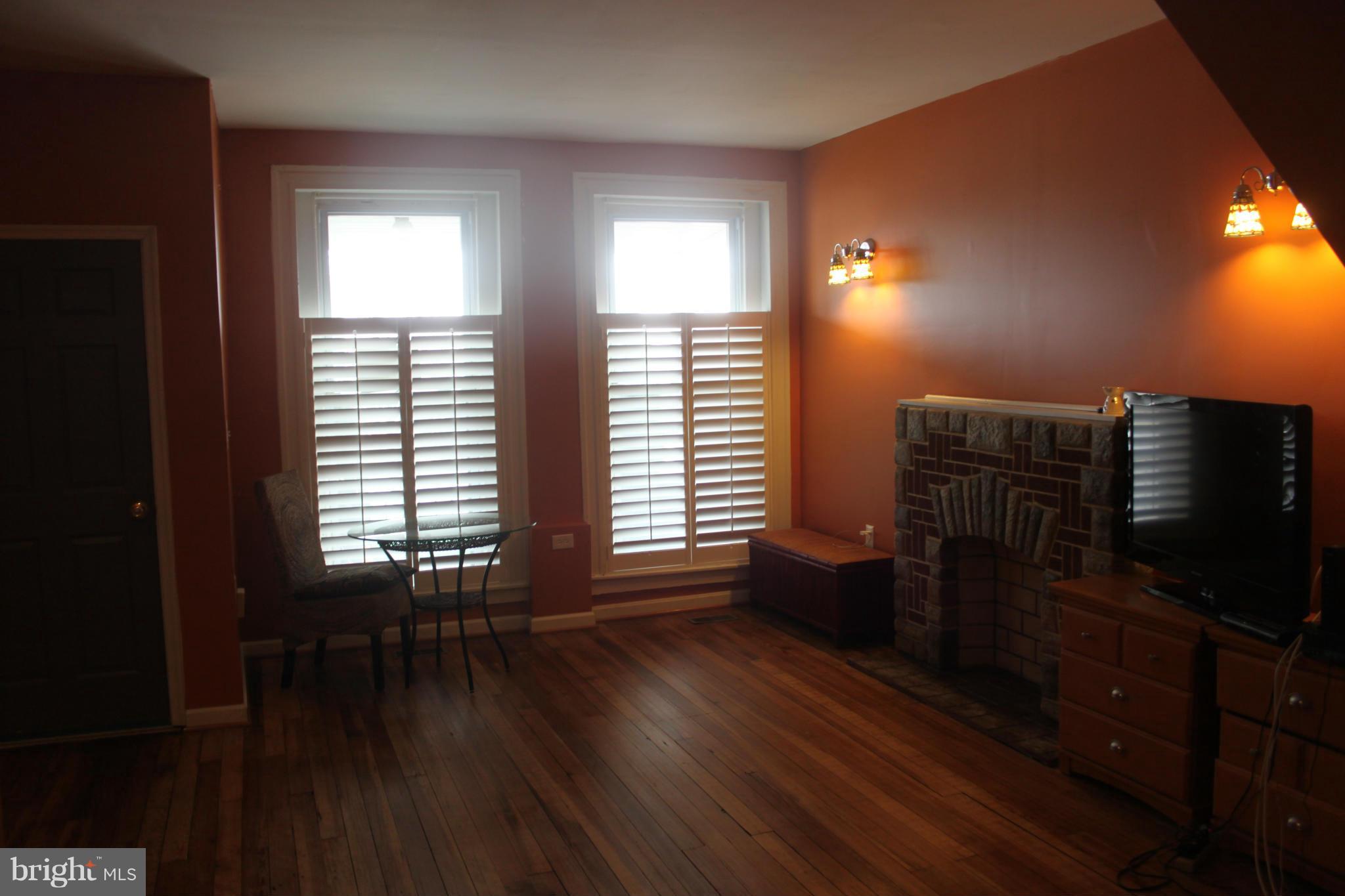2954 Harford Road Baltimore, MD 21218 - Photo 3 of 21 Living Room