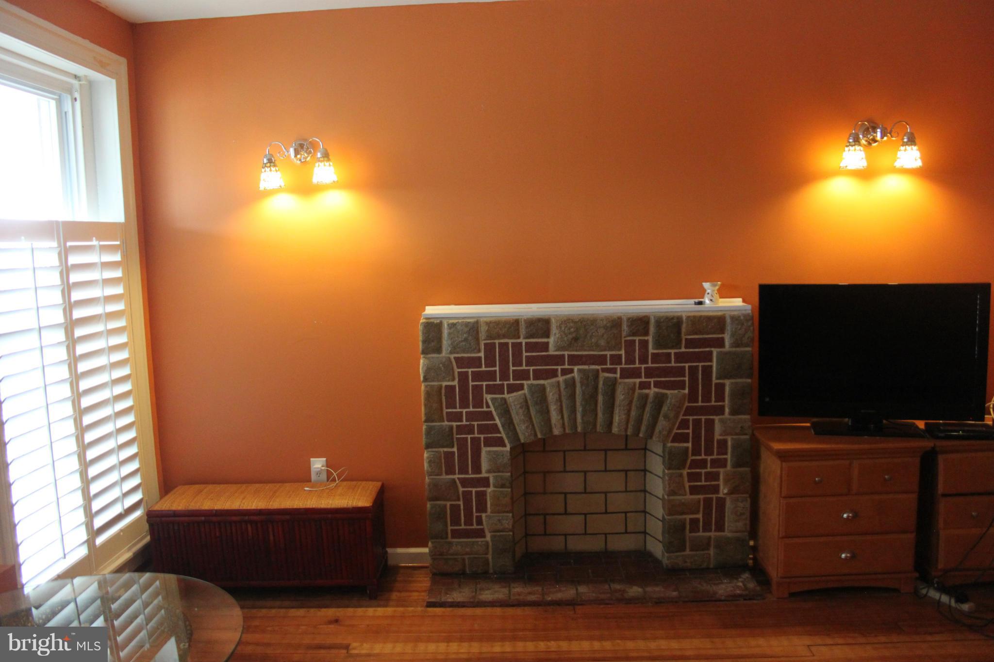 2954 Harford Road Baltimore, MD 21218 - Photo 4 of 21 Living Room