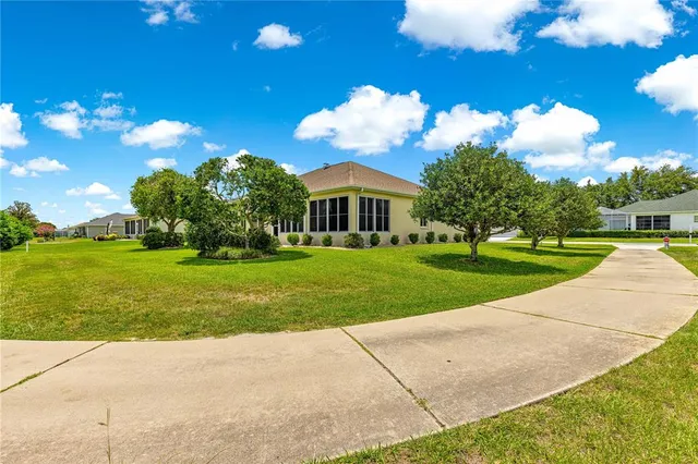 a view of a house with backyard and garden