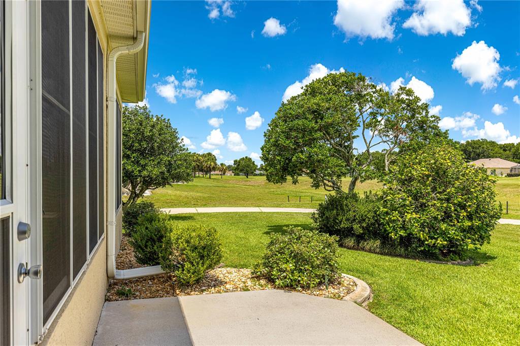 5543 Northwest 25th Loop Ocala, FL 34482 - Photo 43 of 50 a view of a garden from a balcony