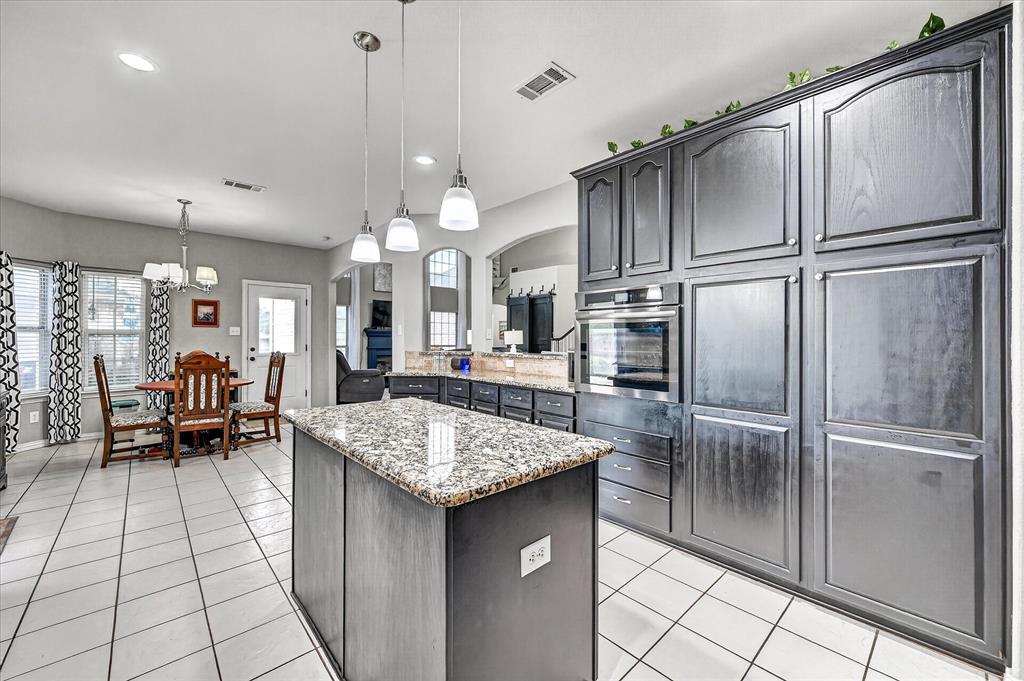 851 Bridle Path Burleson, TX 76028 - Photo 15 of 40