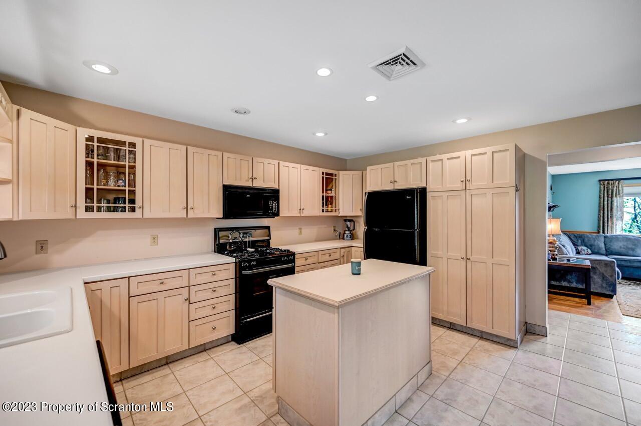 11 Ridgeview Drive Scranton, PA 18504 - Photo 16 of 61