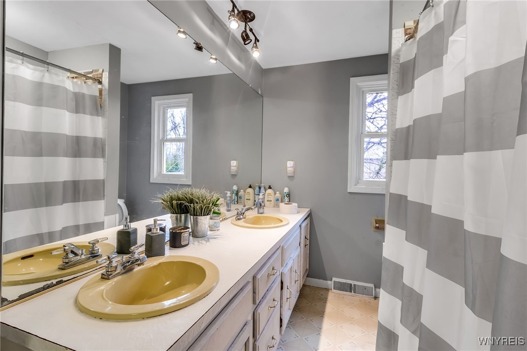 11 Pheasant Run Road Amherst, NY 14228 - Photo 21 of 25