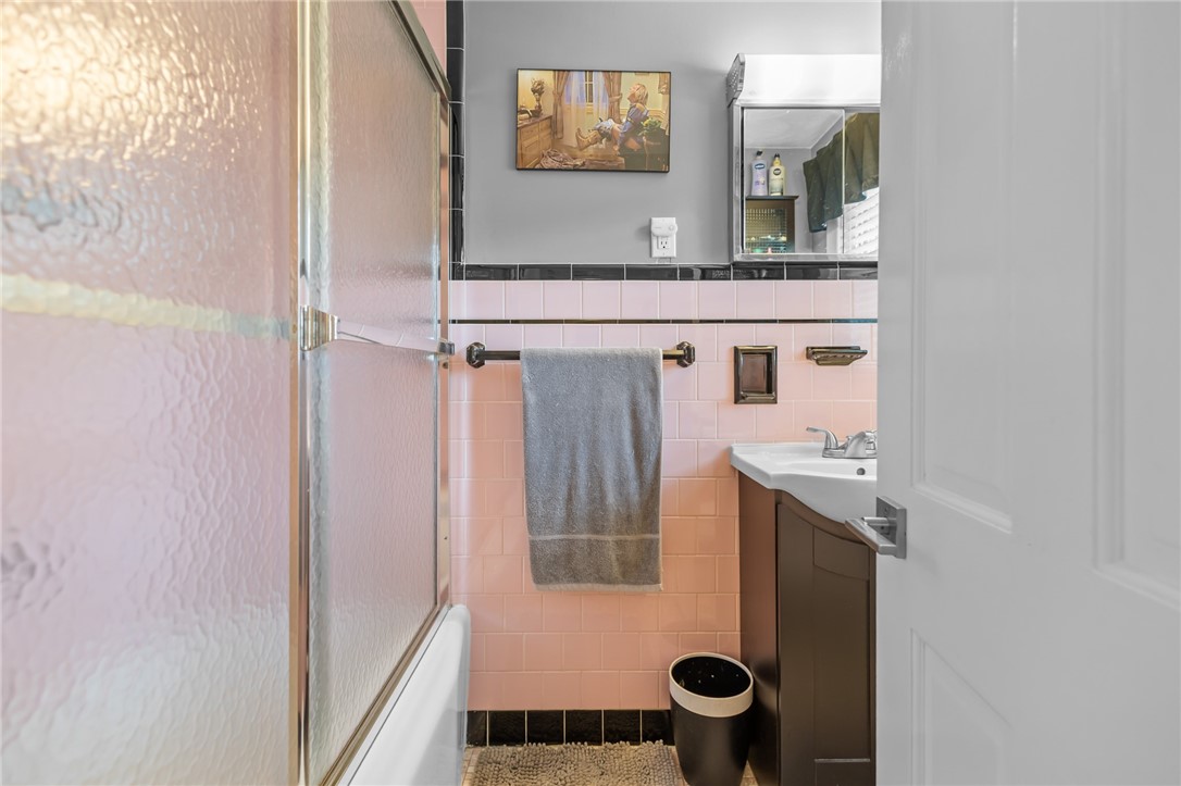 36 Conrad Street Woonsocket, RI 02895 - Photo 21 of 50 First floor bath