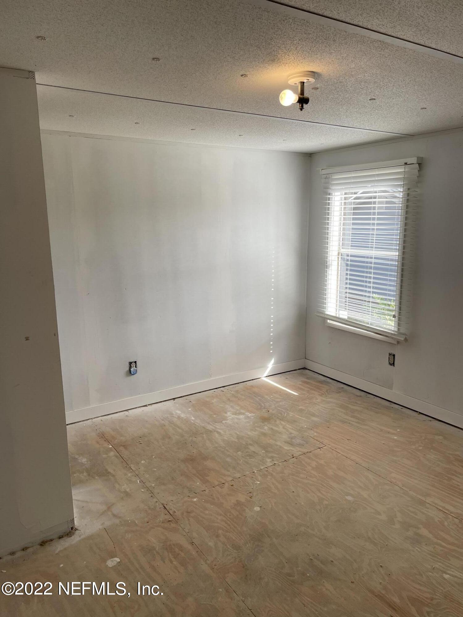 255 Villa Verda Road St. Augustine, FL 32080 - Photo 35 of 36 a view of an empty room with a window