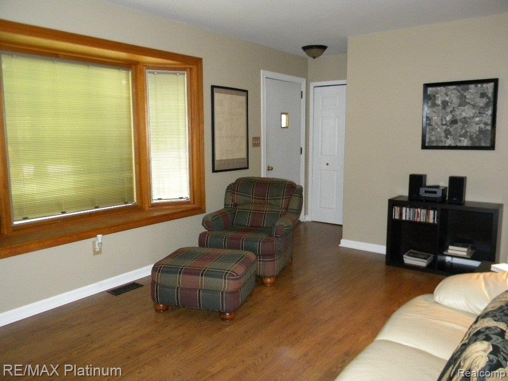 1613 Remsing Street Hartland, MI 48353 - Photo 12 of 24 Bay Window
