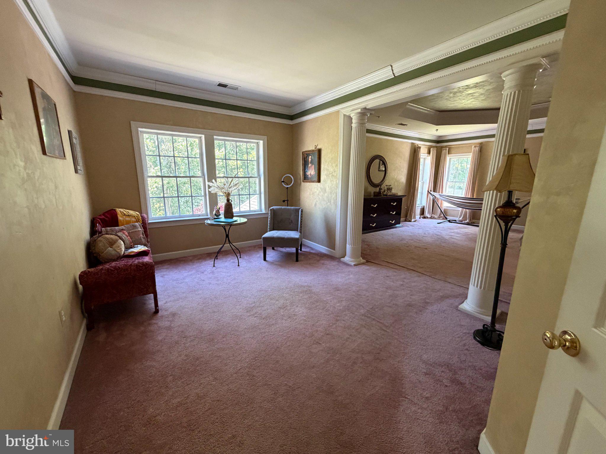 18724 Brooke Road Brinklow, MD 20862 - Photo 25 of 52 Spacious, sunlit living area awaits.