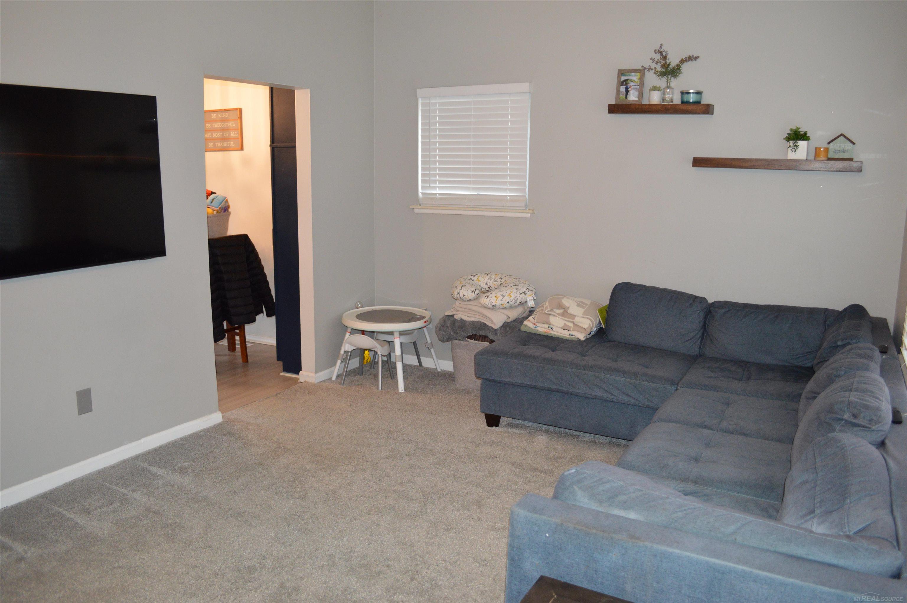 30747 Sutherland Avenue Warren, MI 48088 - Photo 3 of 16