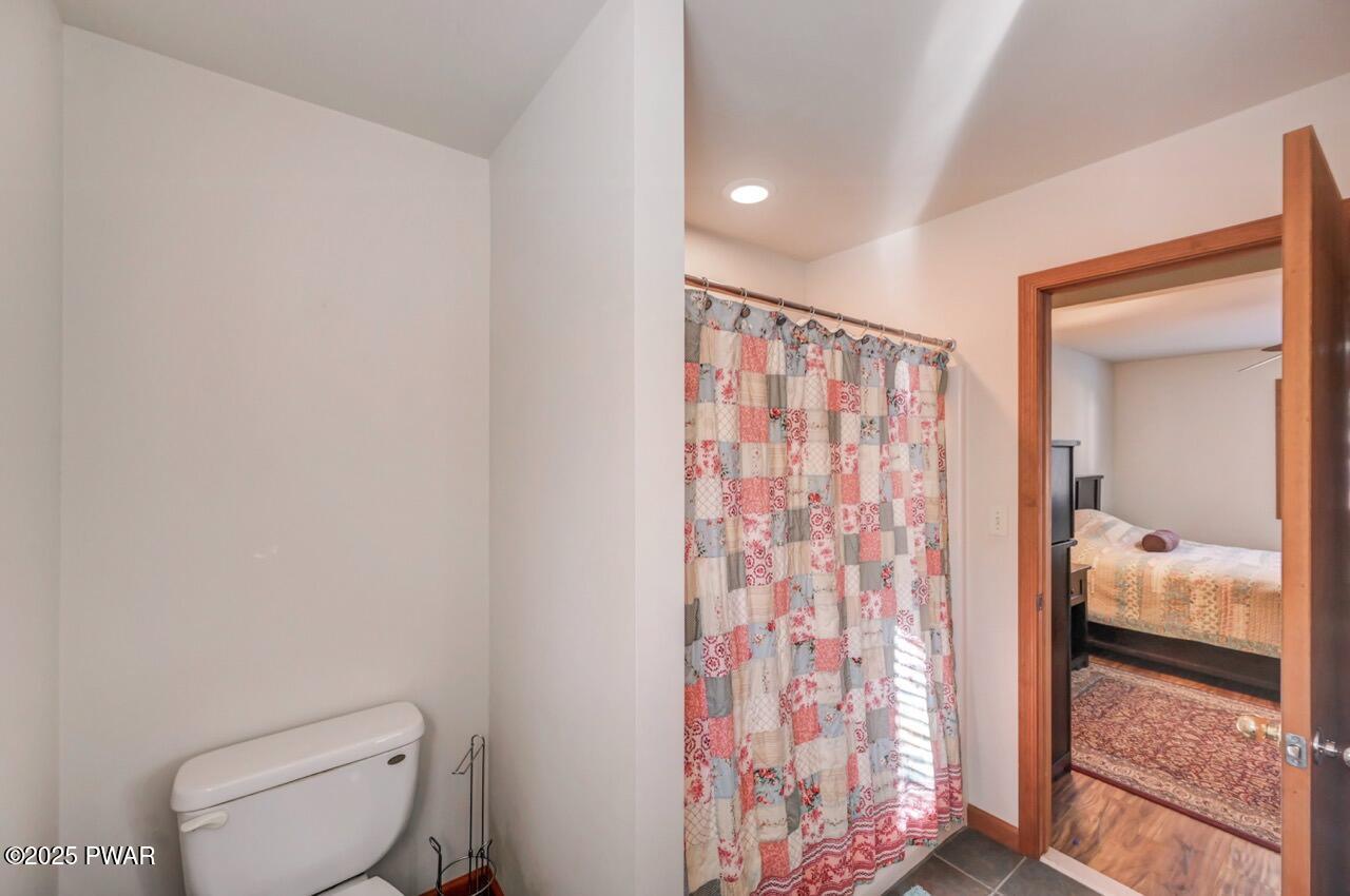 2124 Oaktree Lane Bushkill, PA 18324 - Photo 32 of 53