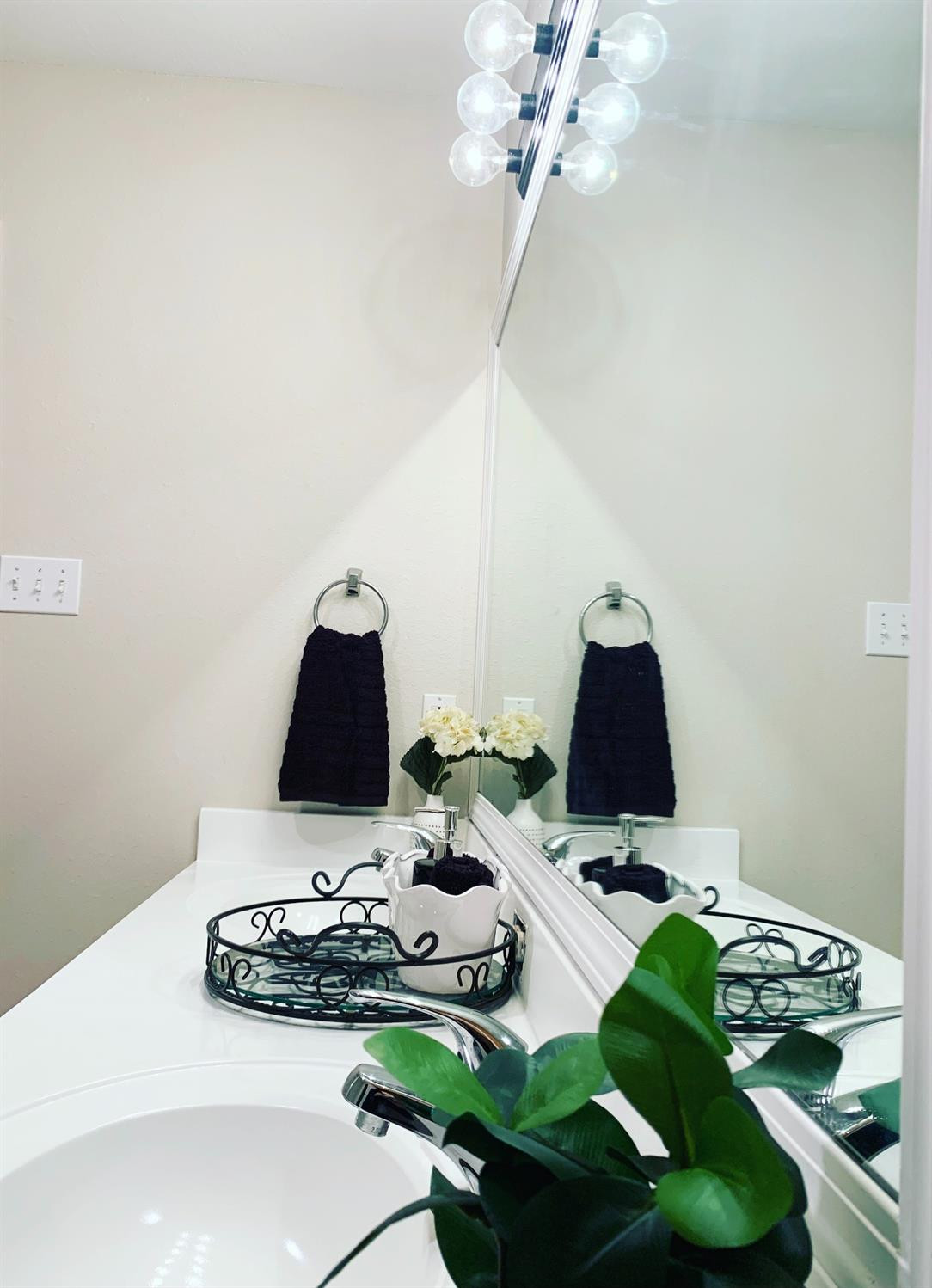 9807 Juneau Avenue Lubbock, TX 79424 - Photo 15 of 22 a table with a vase and a vase on it