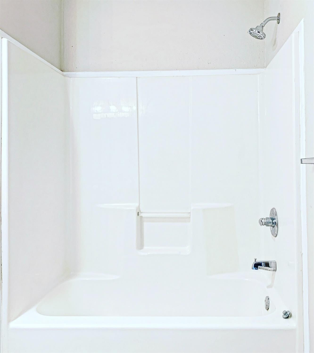 9807 Juneau Avenue Lubbock, TX 79424 - Photo 19 of 22 a bathroom with a bathtub