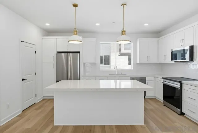 $4,650 | 14382 Savannah Court, San Diego, CA 92128