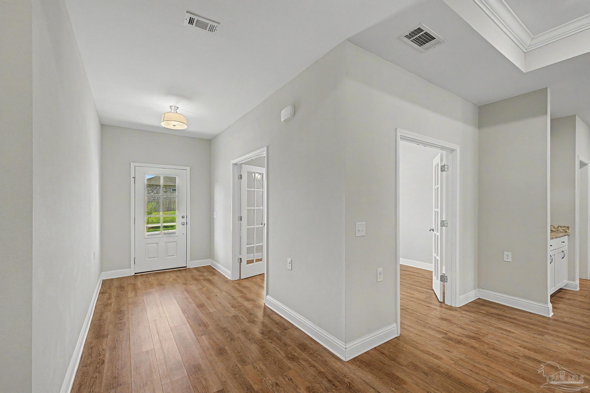 400 Broadleaf Circle Cantonment, FL 32533 - Photo 5 of 34