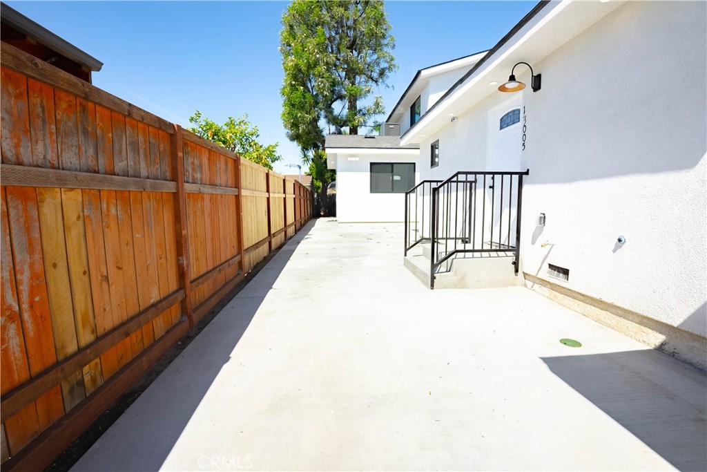 13003 Kamloops Street Pacoima, CA 91331 - Photo 21 of 66 a view of a balcony