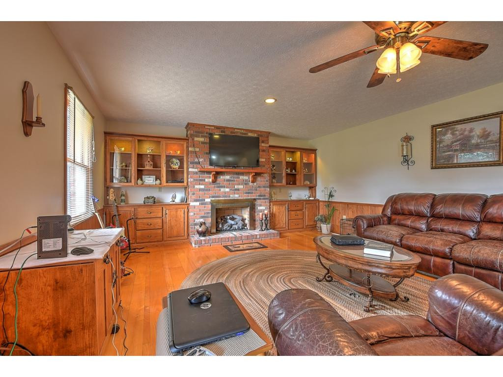 296 Johnson Chapel Road Bristol, TN 37620 - Photo 4 of 24 Photo 4
